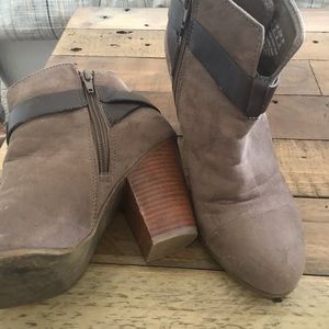 Carlos Santana Suede/Leather booties